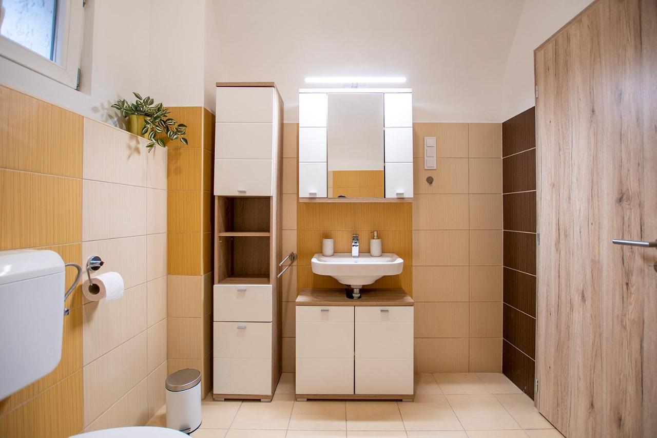 Zora Lak Appartement Sopron Buitenkant foto