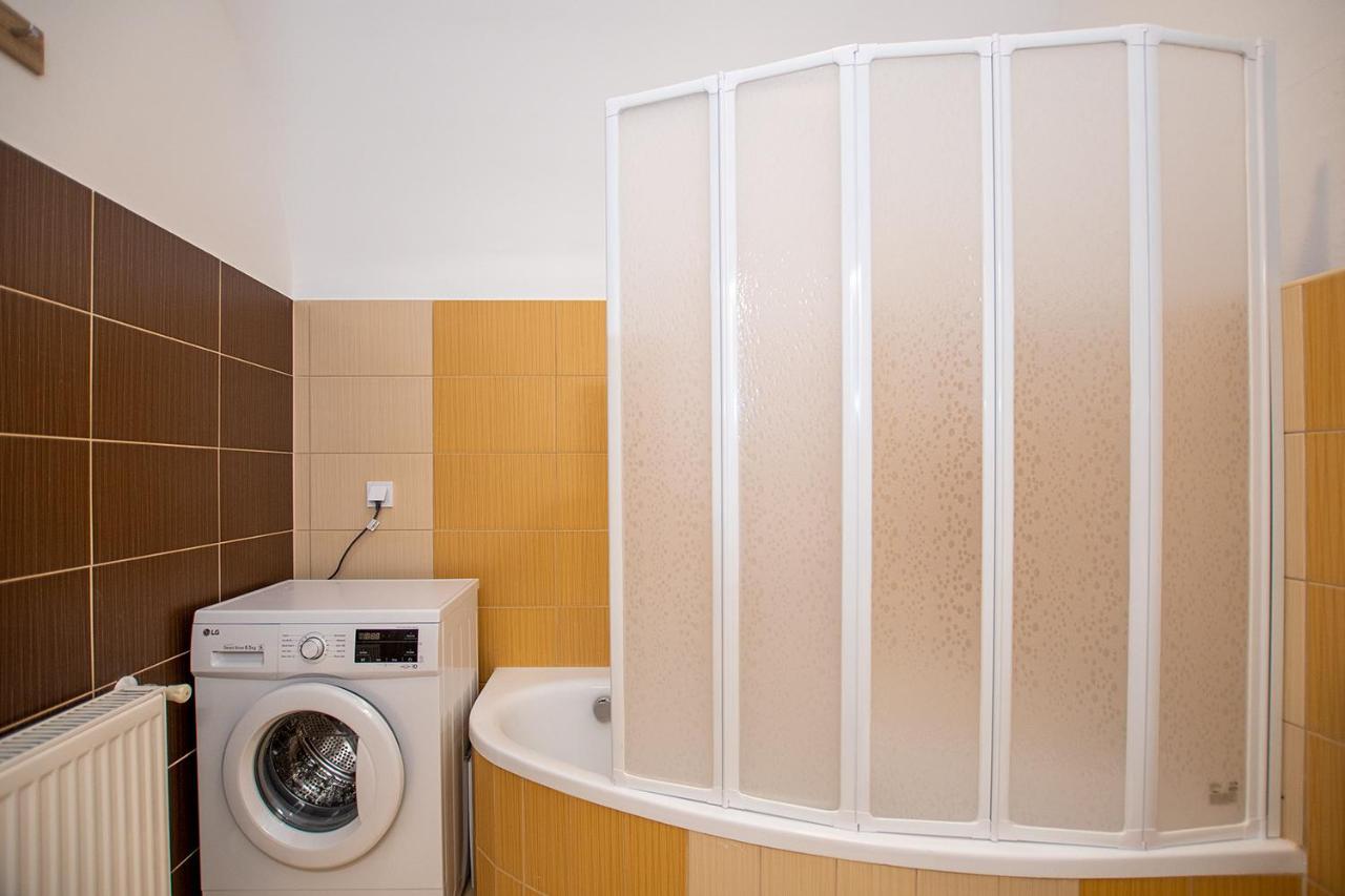 Zora Lak Appartement Sopron Buitenkant foto